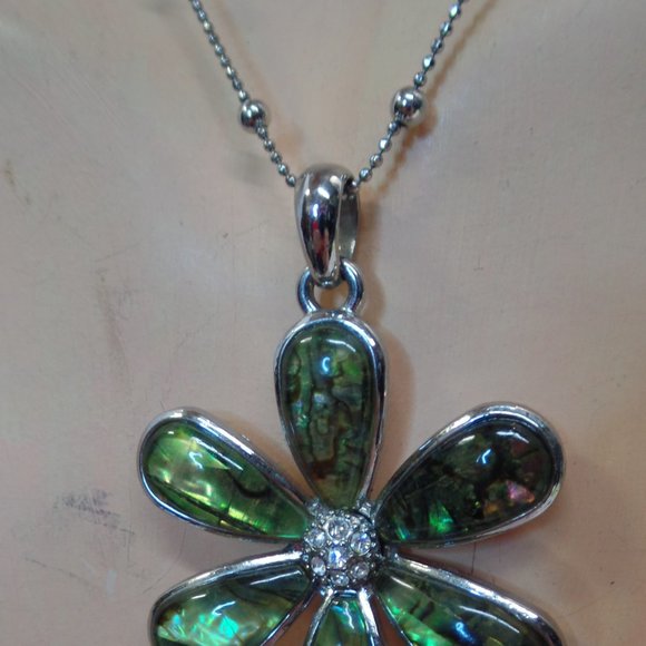 Lia Sophia Pendant & 18" Beaded Necklace Silvertone & Abalone Type Flower - Picture 3 of 12